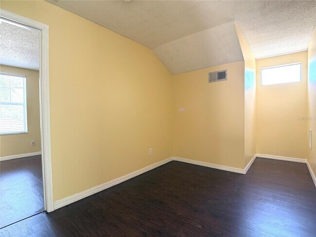 Building Photo - 781 Palmera St