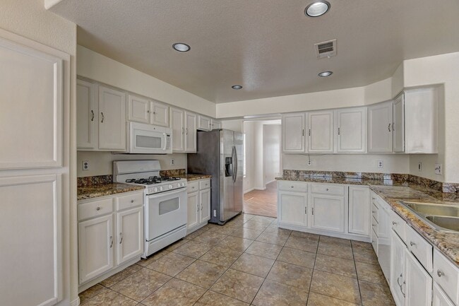 Building Photo - AMERICANA Property Mgmt - Great 2 story, 4 beds house with pool in Desert Shores