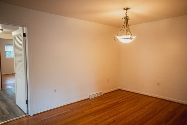 Building Photo - 814 N St Lucas St