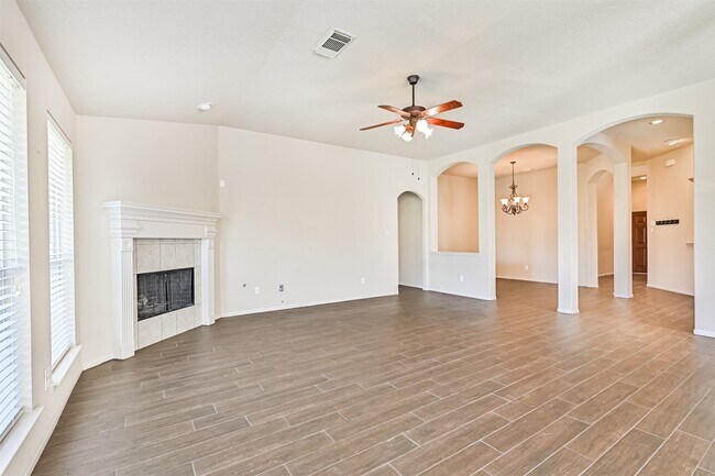 Building Photo - 2006 Plantain Lily Ct