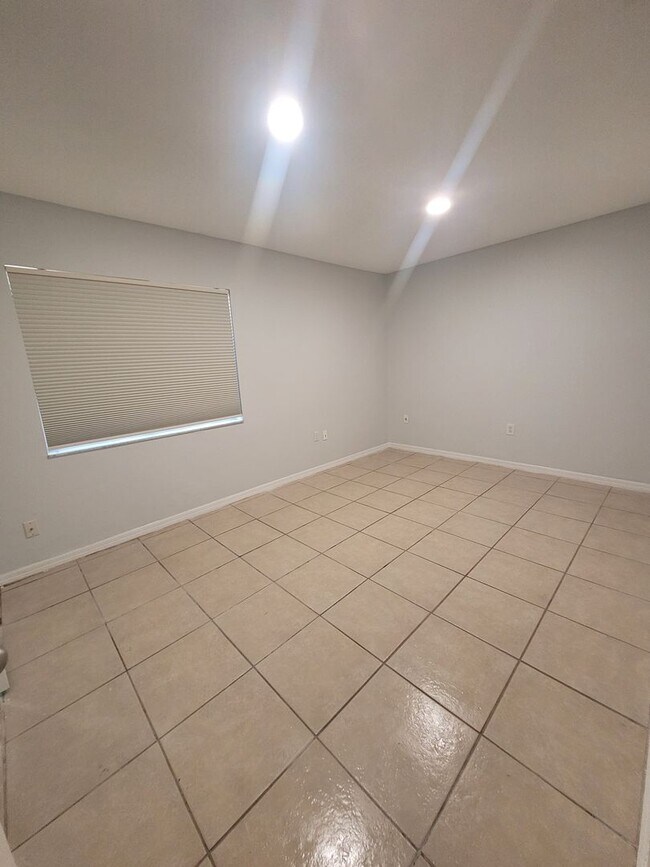 Building Photo - 937 Aragon Ave