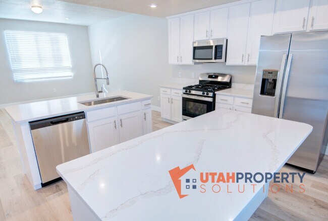 Building Photo - 982 W 380 S