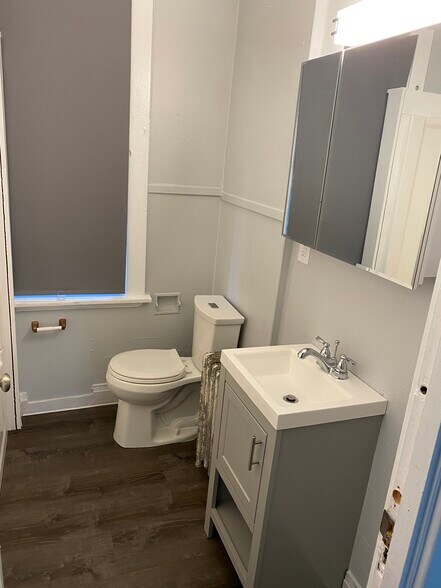 Building Photo - 1500 Dormont Ave