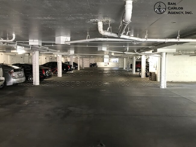 Building Photo - Spacious & Updated Two Bedroom Downtown Mo...