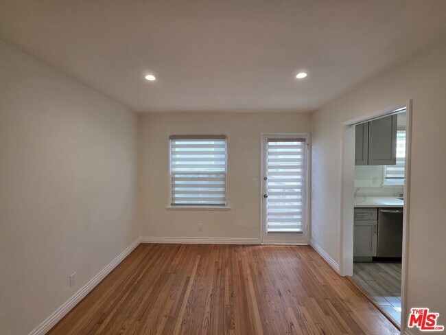 Building Photo - 102 Gaviota Ave
