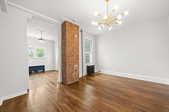 Building Photo - 309 Summit Ave