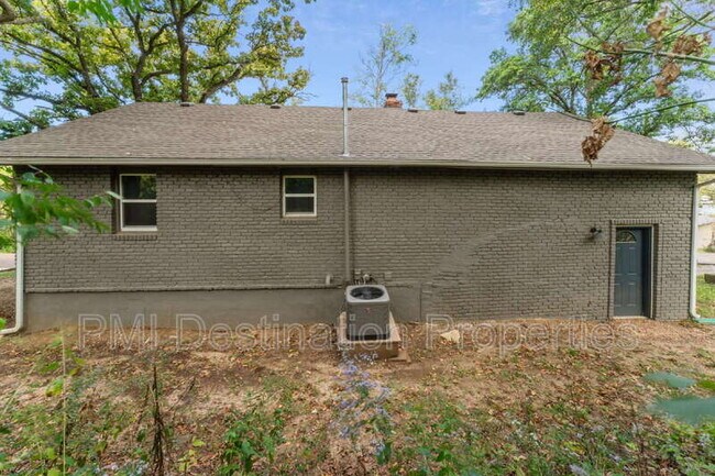 Building Photo - 300 Ridge St