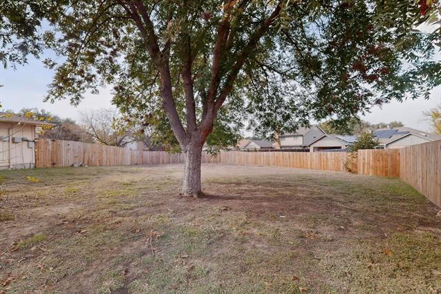 Building Photo - 594 King Cir