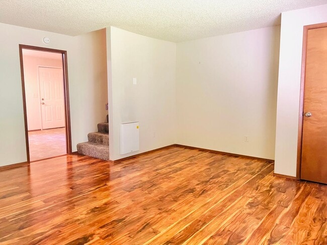 Building Photo - Eastside Olympia/ Must See! Available Now-2bd 1bath