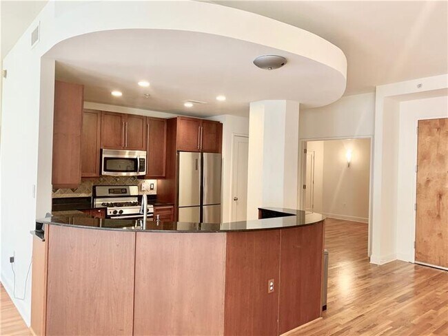 Building Photo - 90 Fairlie St NW