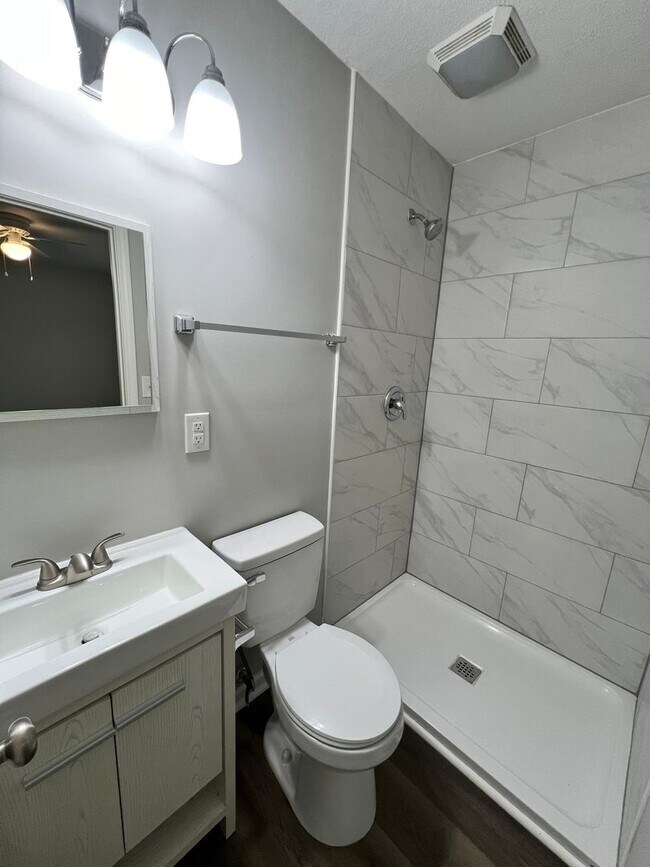 Building Photo - Inviting 3 Bedroom Home with Garage & Storage Space