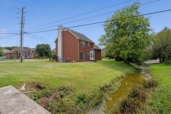 Building Photo - 302 12 Oaks Ln