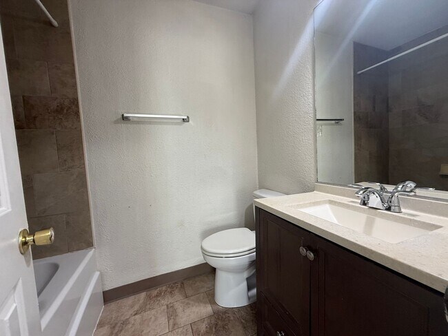 Building Photo - 1118 Hillock Crossing