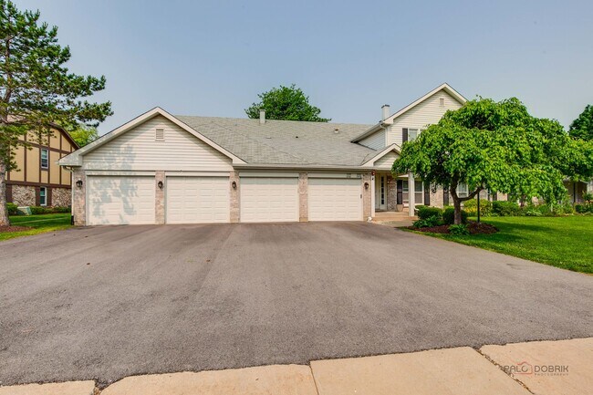 Primary Photo - 1254 N Streamwood Ln