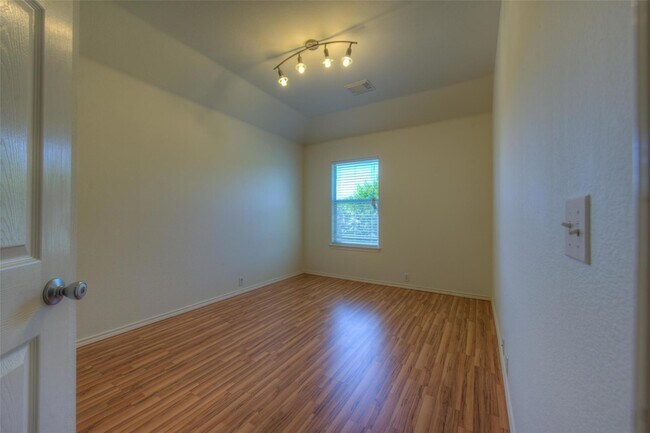Building Photo - 1632 Belvedere Pl
