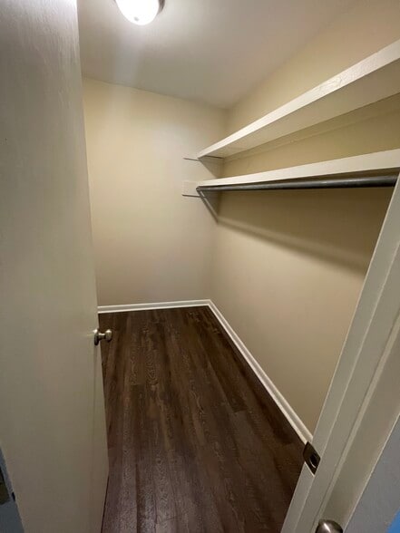 Great walk-in closet - 2601 Hillsboro Pike