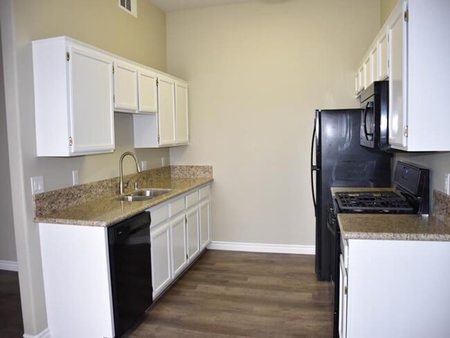 Building Photo - Fully remodeled ground floor 2BR unit in gated Mission Ridge - with garage!