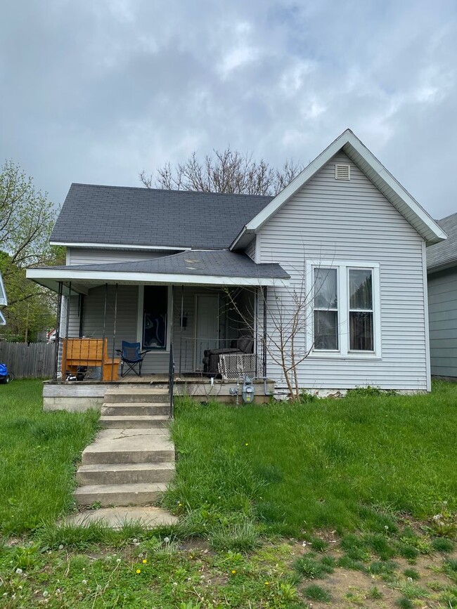 Primary Photo - 2 bedroom home in Frankfort!