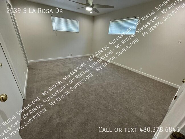 Building Photo - 2139 S La Rosa Dr