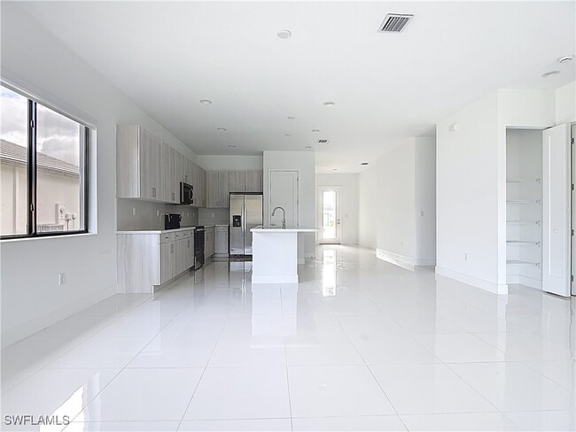 Building Photo - 5305 Marano Dr