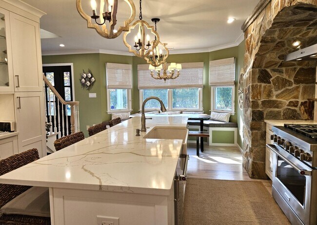 Building Photo - 1275 The Esplanade