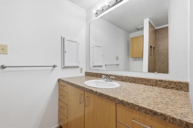 Building Photo - 559 Lee Dr