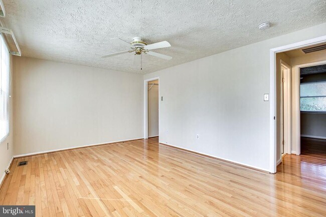 Building Photo - 6075 Cedar Wood Dr