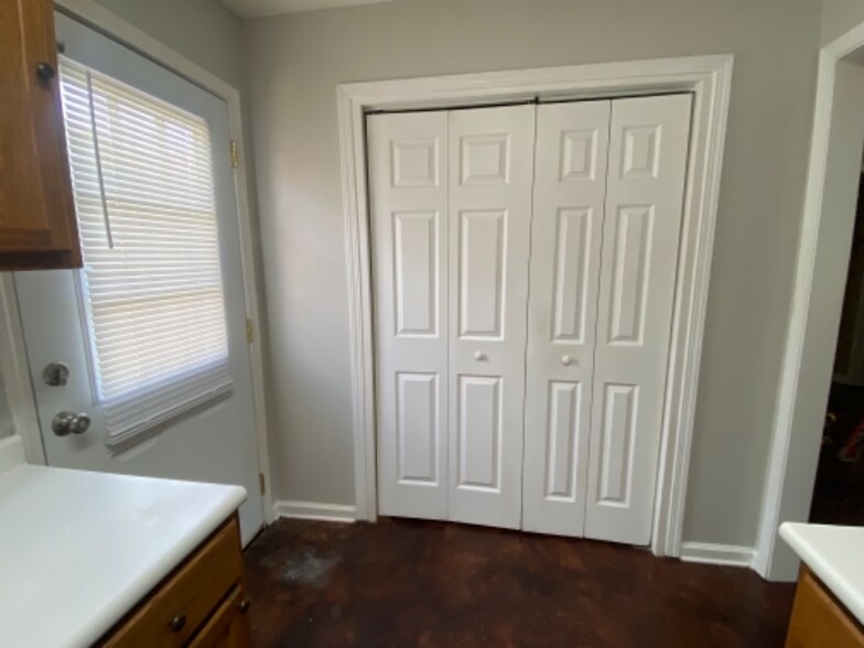 Building Photo - 360 Andre Ave