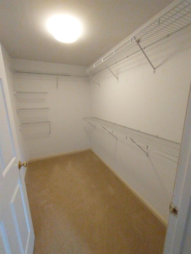 Building Photo - 2 Crestview Cir