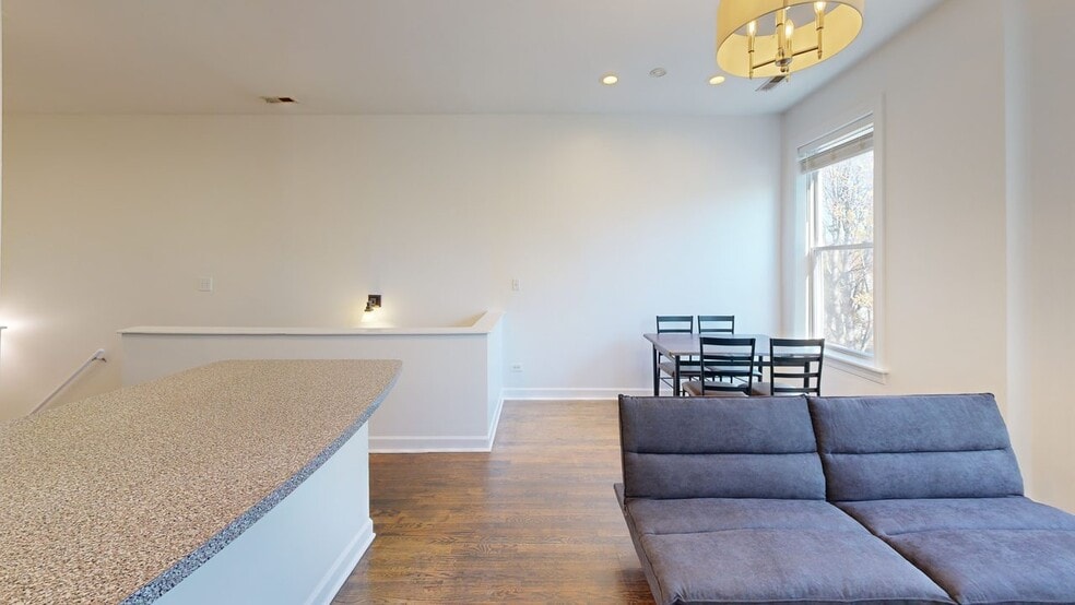 Building Photo - Room in Shared 3 bed/2 bath home