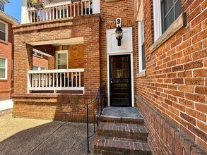 Building Photo - Charming 2-bedroom, 1-bath condo in the heart of Ghent