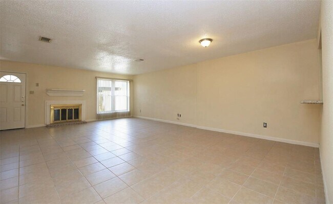 Building Photo - 2115 E Weldon Dr