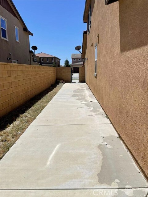 Building Photo - 16396 Rosa Linda Ln