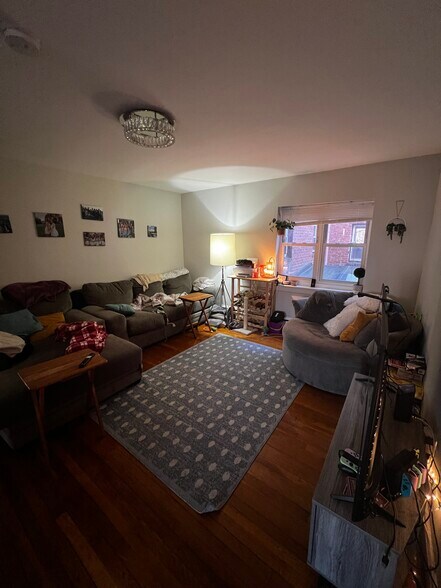 Building Photo - 63 Selkirk Rd