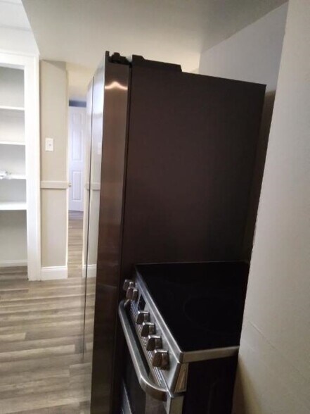 Kitchen Area - 7525 Forsyth Blvd