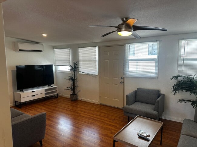 Building Photo - Highly Desirable single level 3 bedroom 2 bath home in Kailua