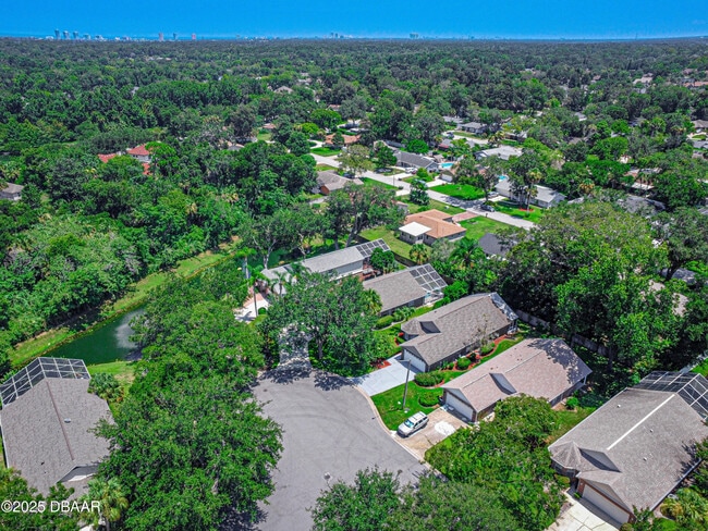 Building Photo - 6 Oak Village Dr