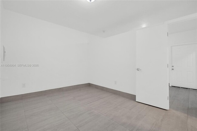 Building Photo - 13390 NE 6th Ave