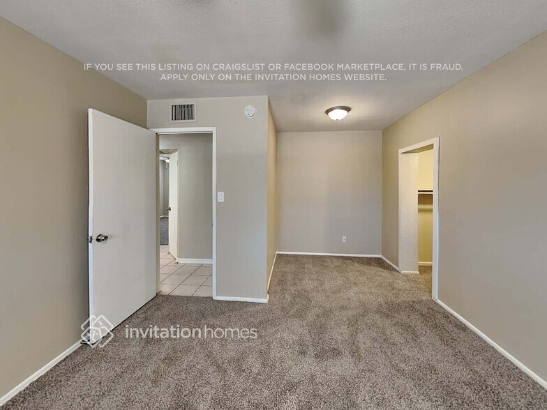 Building Photo - 4122 W Echo Ln