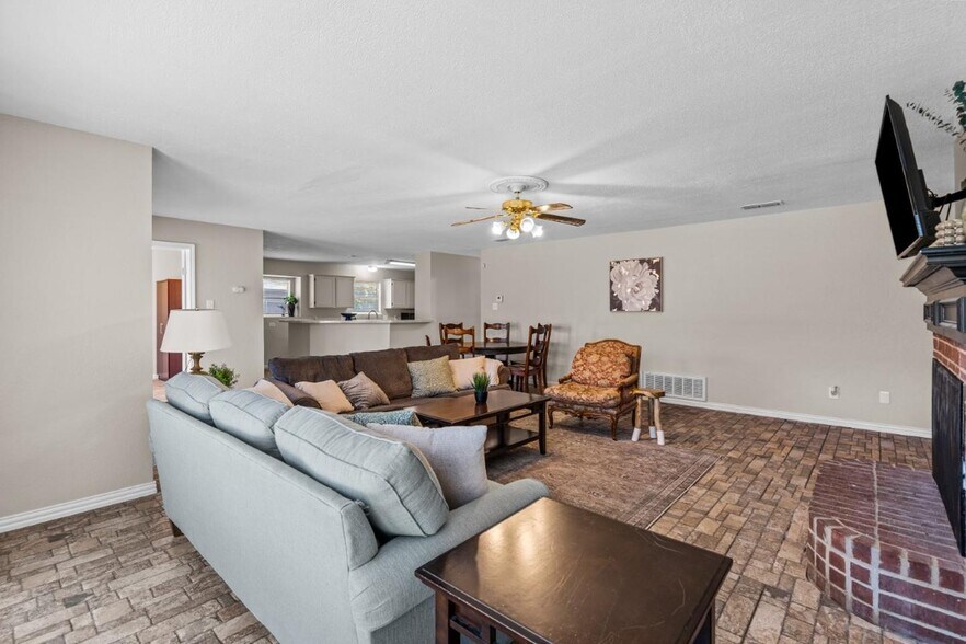 Building Photo - 8128 Heritage Pl Dr