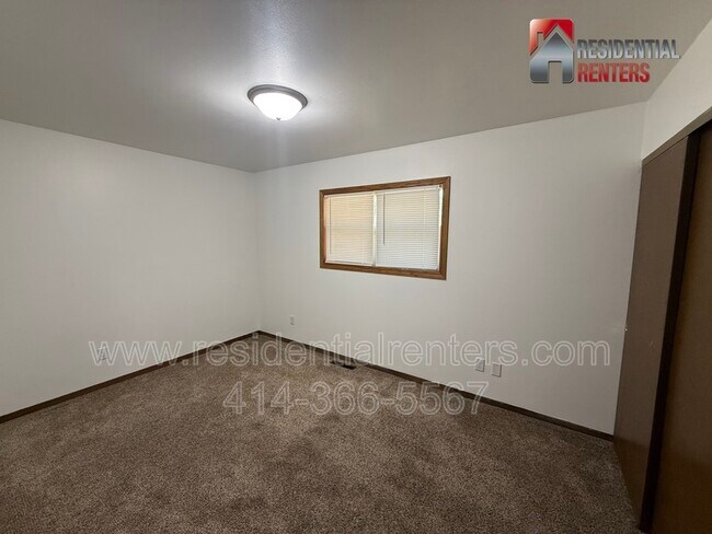 Building Photo - 6323 N 104th St