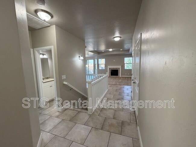 Building Photo - 469 E Barcelona Dr