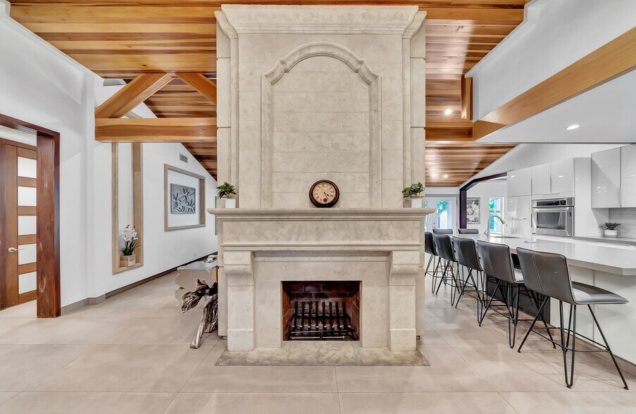 Building Photo - 5817 Ranchito Ave