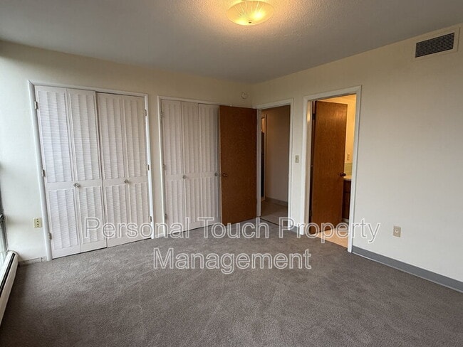 Building Photo - 501 7th St S