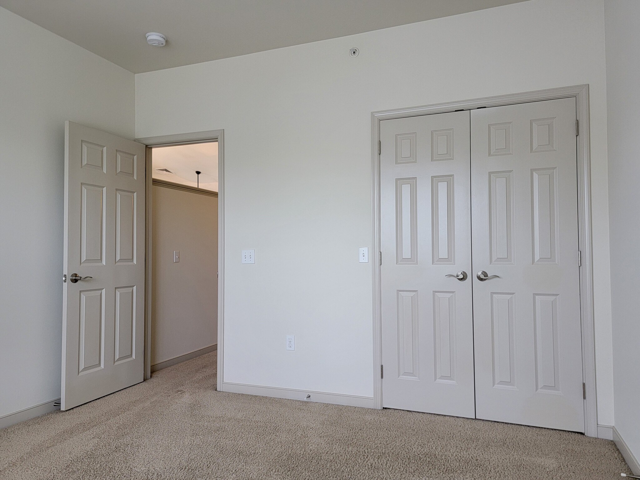 Building Photo - 1942 Shady Oak Dr