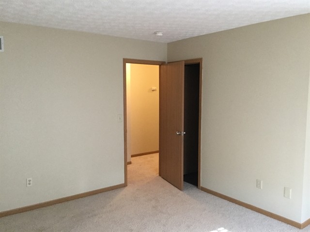 Building Photo - 383 Wheatfield Dr