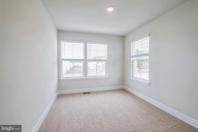 Building Photo - 121 Nootka Wy