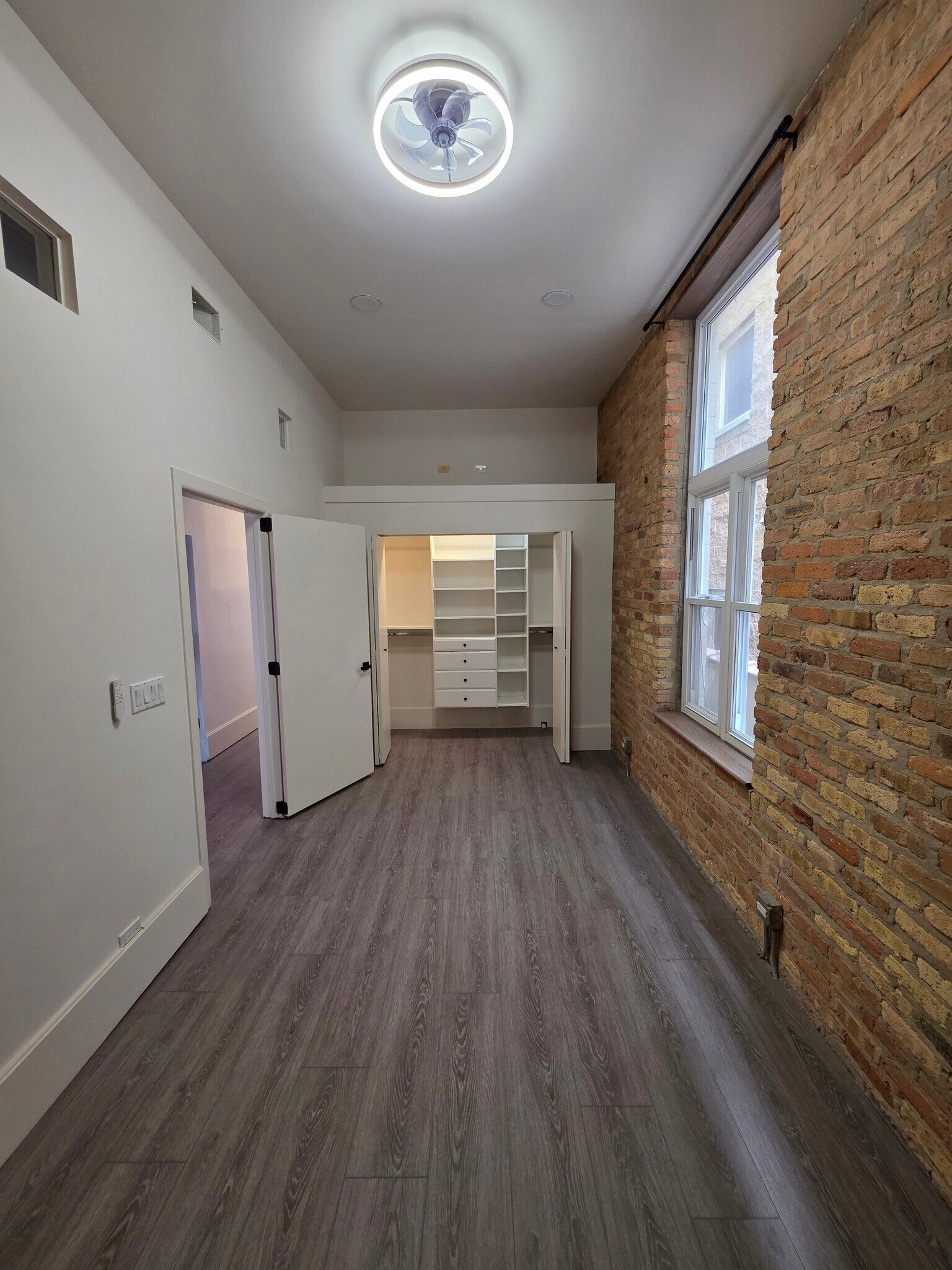 Building Photo - 1549 N Milwaukee Ave