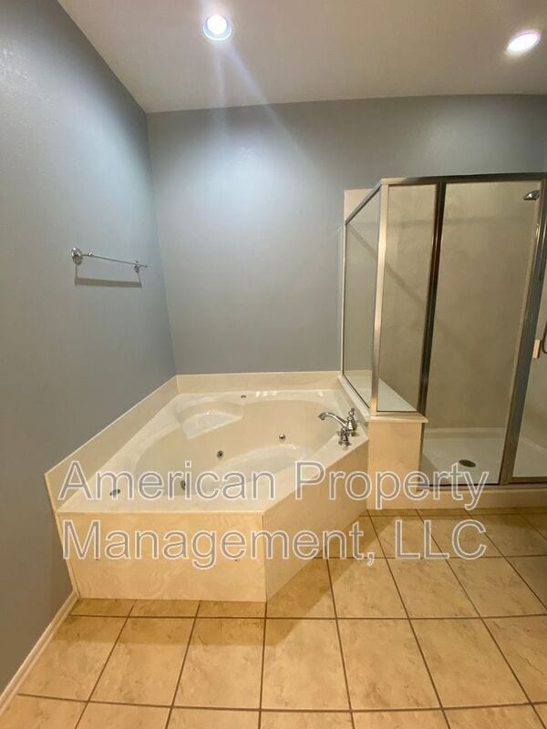 Building Photo - 10343 N 139th E Ave