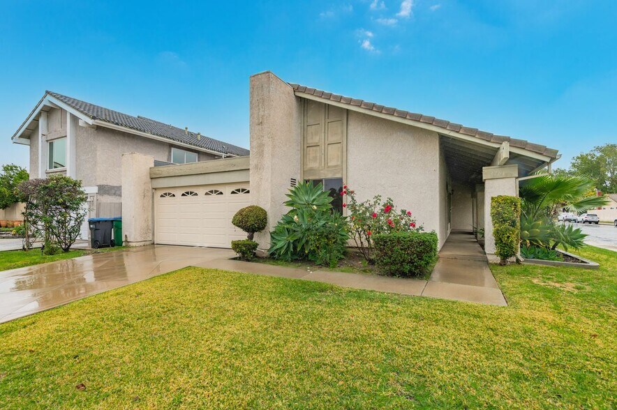 Building Photo - 3701 Provincetown